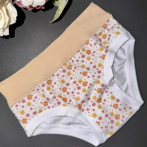 Dívčí kalhotky ALVADA B9714 bianco/nude 7