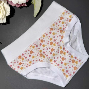 Dívčí kalhotky ALVADA B9714 bianco  11/12